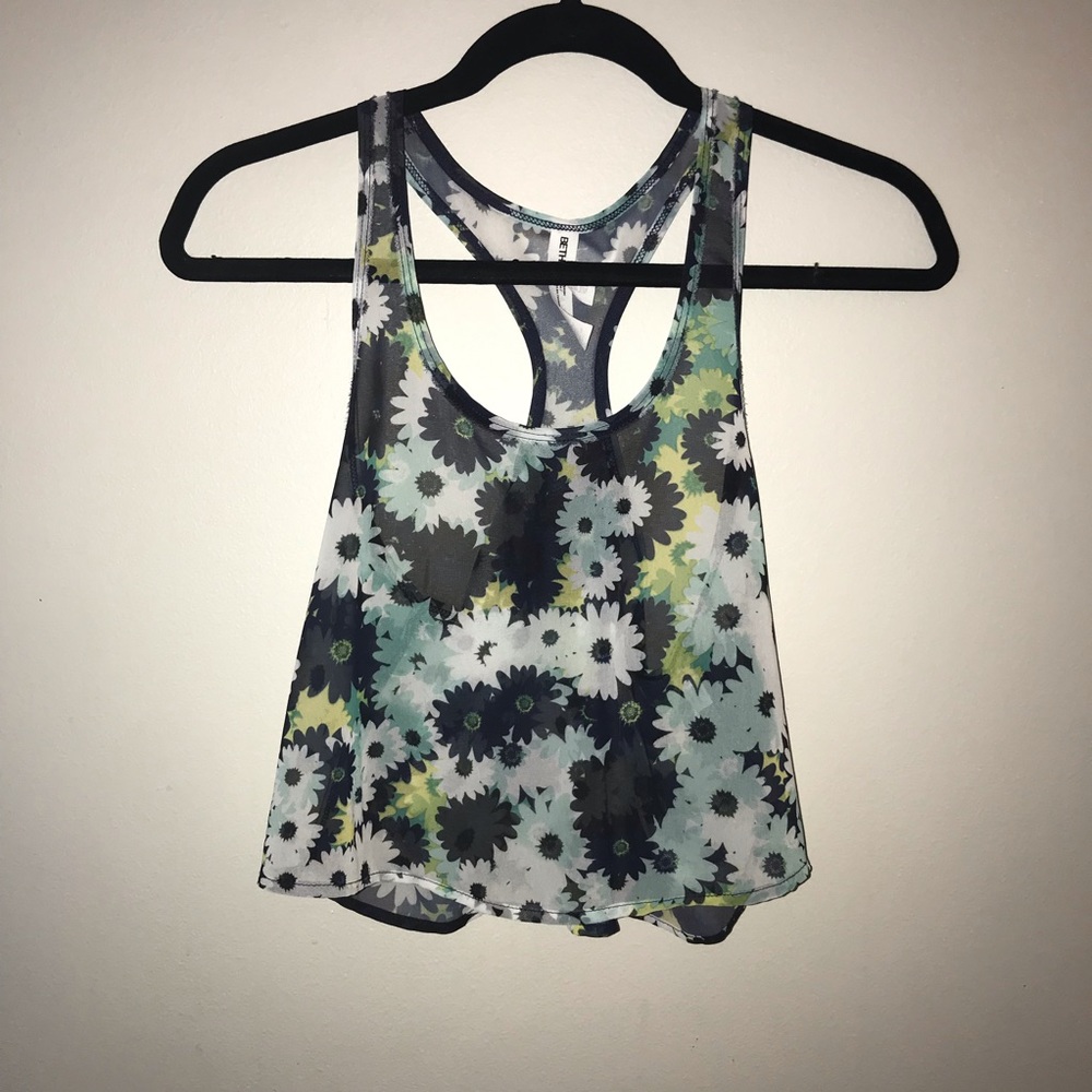 Light flowery loose fitting crop top